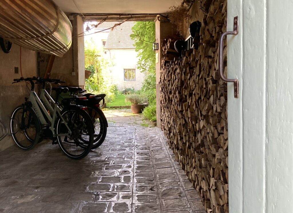 La maison d'hôtes est au bout du tapis vert...